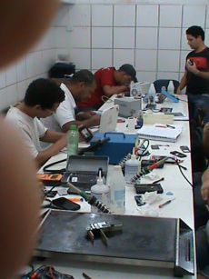 Pratica de conserto de Celulares em Sala de Aula