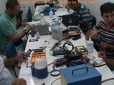 Prática de conserto de Celulares com o Professor SEBÁ